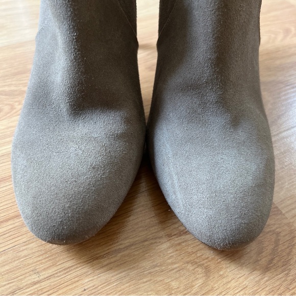 Coach heeled beige suede booties size 8 - Picture 2 of 9